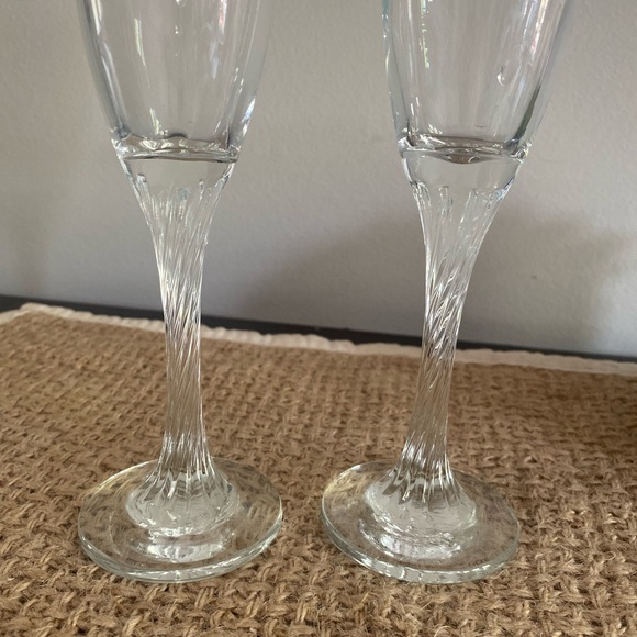 SET OF 2 GERMAN VINTAGE CHRISTMAS BELL ETCHED CRYSTAL CHAMPAGNE GLASSES - Picture 6 of 11